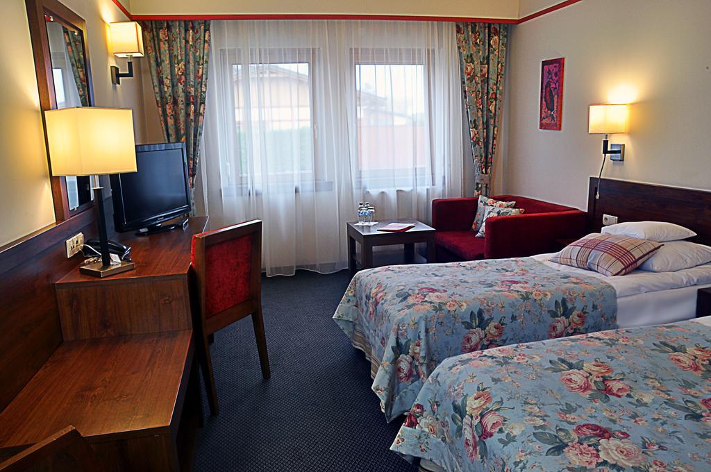 Ahotel Czechowice-Dziedzice Rom bilde