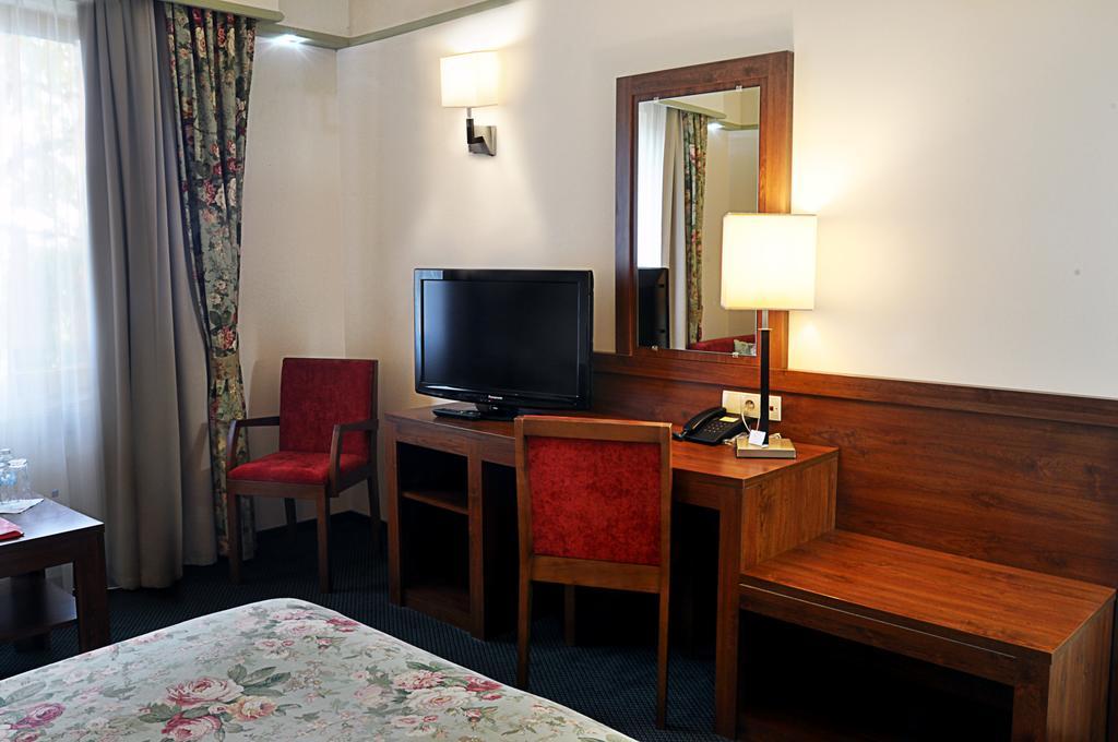 Ahotel Czechowice-Dziedzice Rom bilde