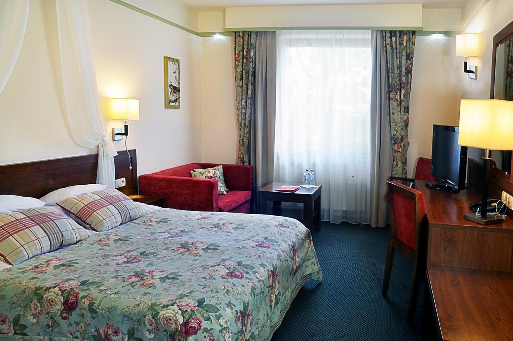 Ahotel Czechowice-Dziedzice Rom bilde