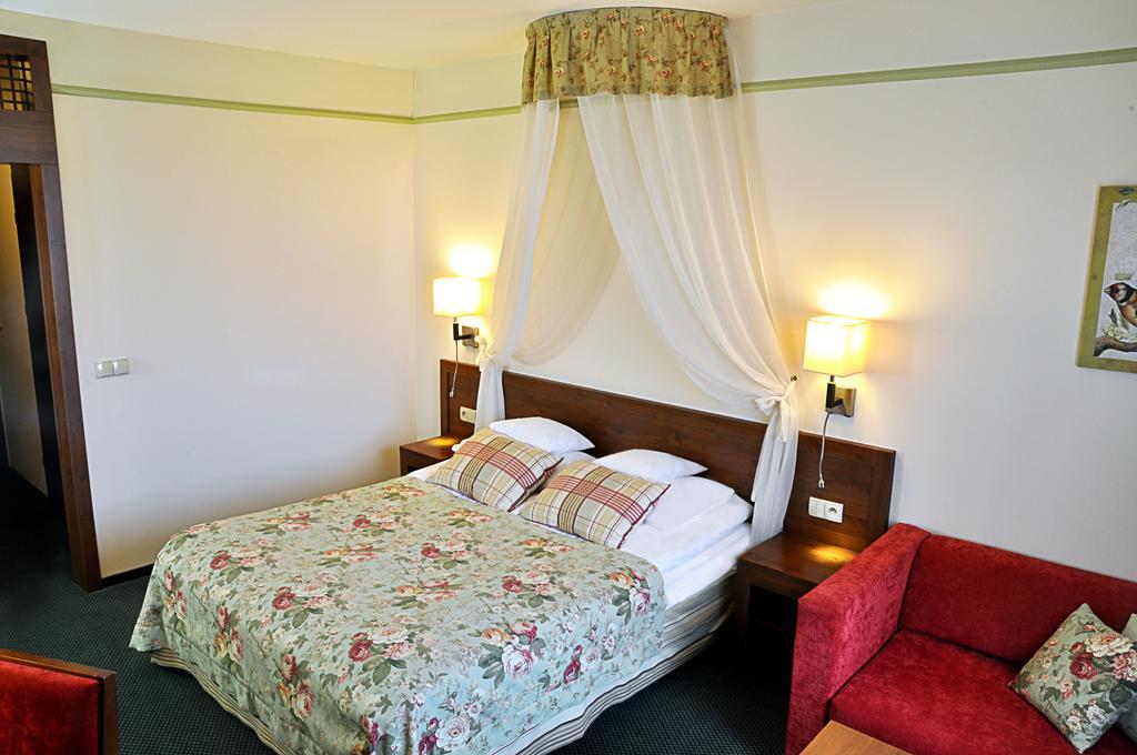 Ahotel Czechowice-Dziedzice Rom bilde