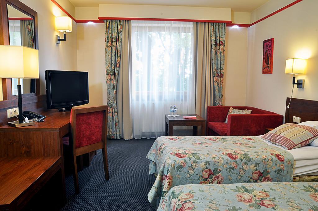 Ahotel Czechowice-Dziedzice Rom bilde
