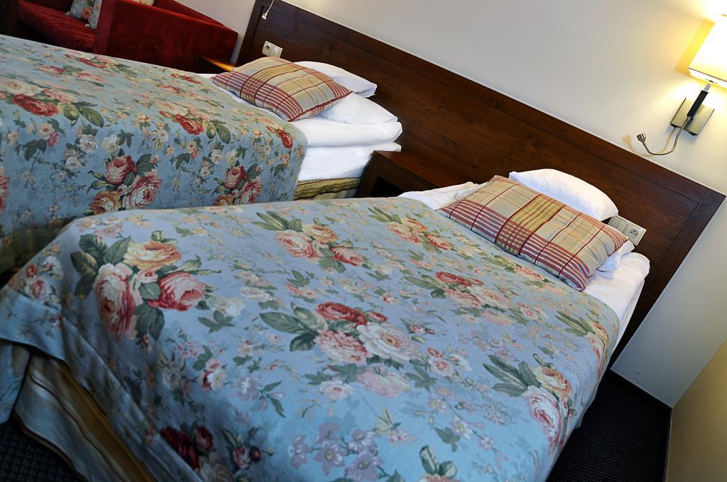 Ahotel Czechowice-Dziedzice Rom bilde
